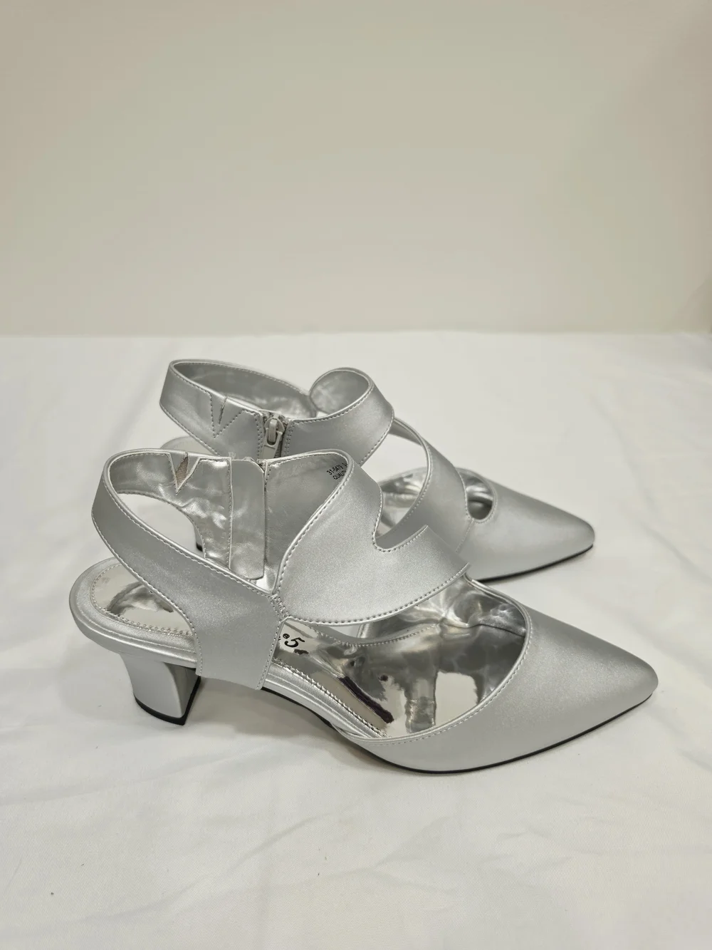 easy street Silver Satin Venue Wide Size 9 Crisscross Pointed-Toe Heels